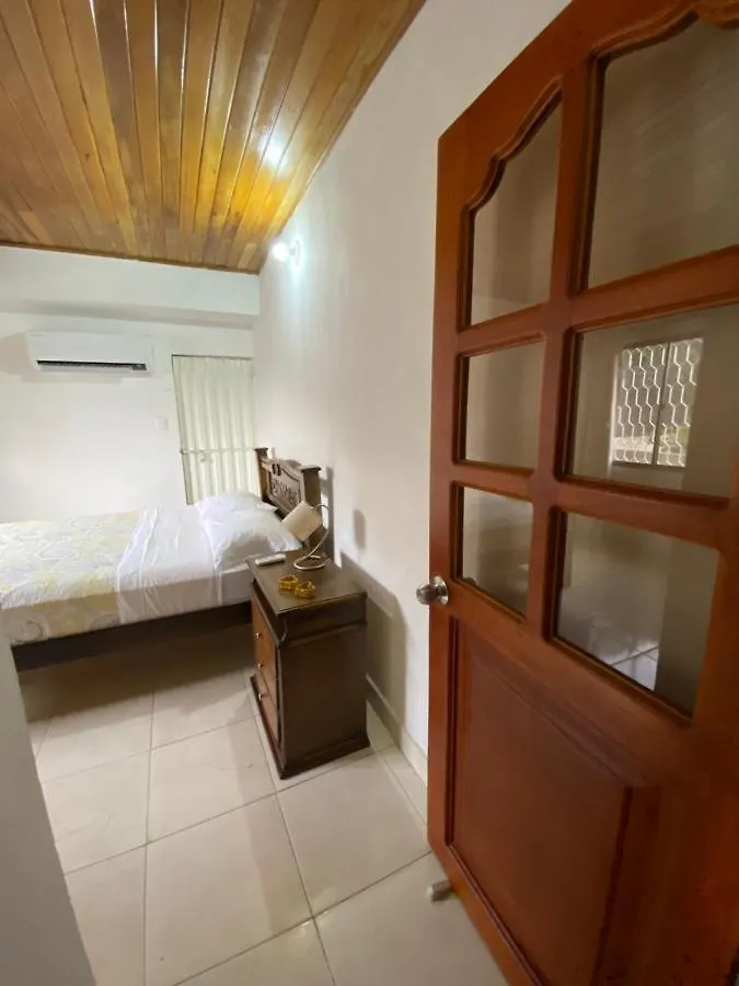 דירה סנטה מרתה Central-Walking Distance To The Beach/Downtown+A/C